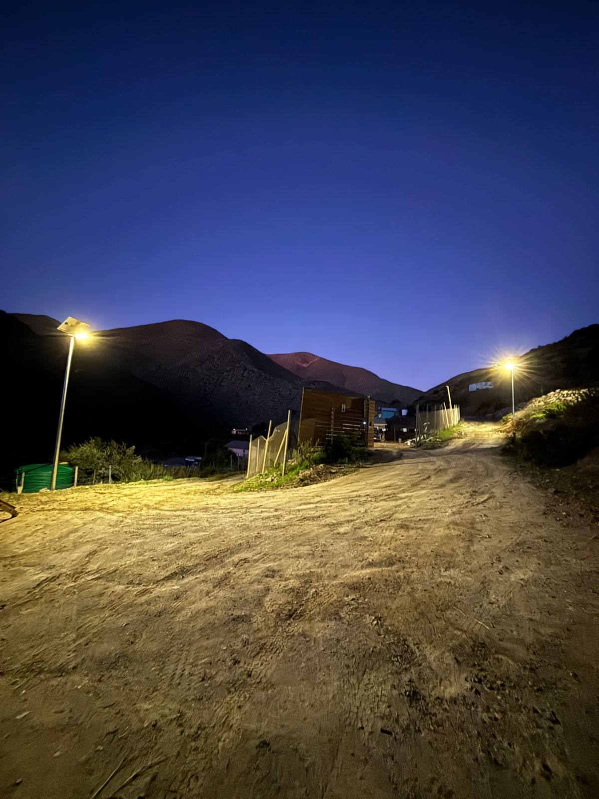 Luminaria Solar Smart RS-SL100P 600W DS1 2200K Luz Cálida Roadsmart®